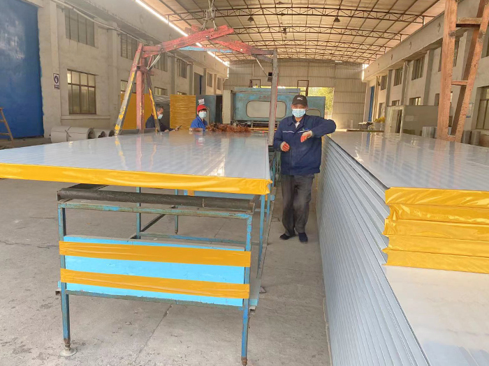 彩钢板出产车间